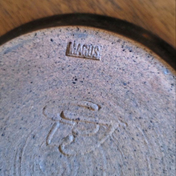 Magus Quebec - Stoneware Pottery Butter Dish with Lid - Picture 5 of 5